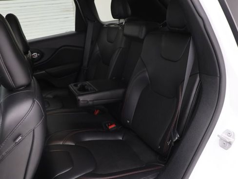 Used 2019 Jeep Cherokee Trailhawk w/ Cold Weather Group image 11