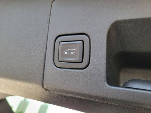 Used 2020 Cadillac XT5 Premium Luxury w/ LPO, Floor Liner Package AWD/4WD image 32