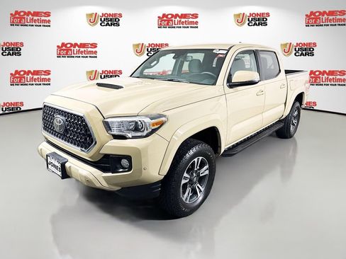 Certified 2018 Toyota Tacoma TRD Sport w/ Technology Package AWD/4WD image 13