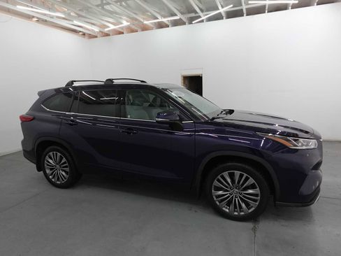 Used 2020 Toyota Highlander Platinum image 4