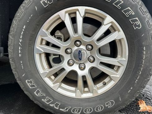 Used 2017 Ford F150 Lariat w/ Equipment Group 501A Mid image 7