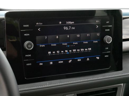 Certified 2025 Volkswagen Taos SE AWD/4WD image 22