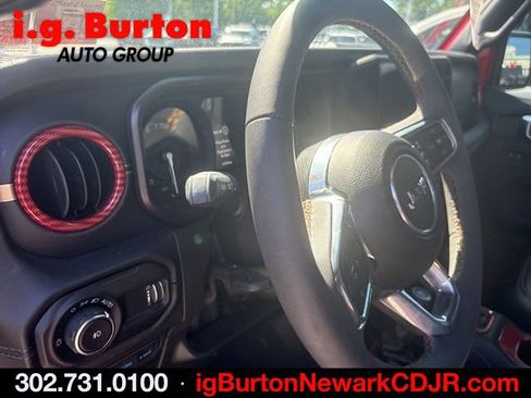 Used 2024 Jeep Wrangler Unlimited Sahara w/ Technology Group AWD/4WD image 5