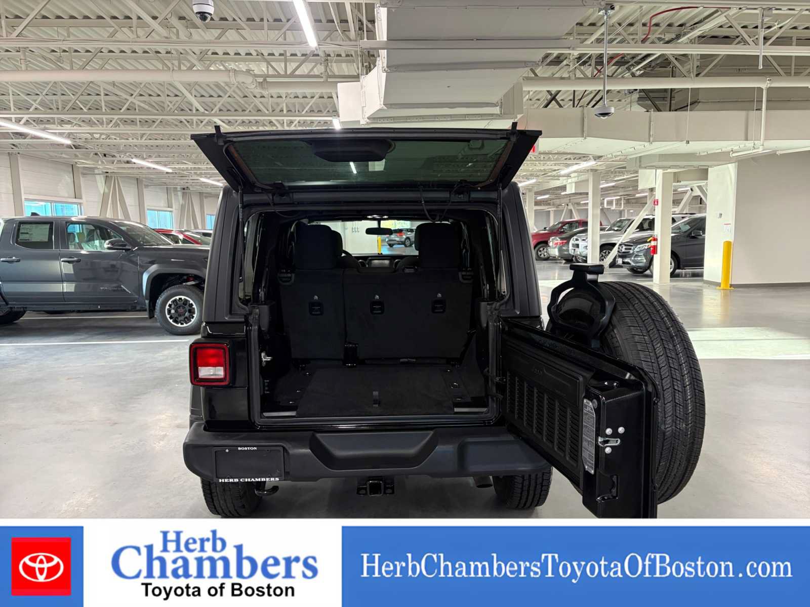 Used 2020 Jeep Wrangler Unlimited Sport S AWD/4WD image 4