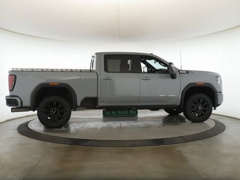 Used 2025 GMC Sierra 2500 AT4 w/ AT4 Premium Plus Package image 6