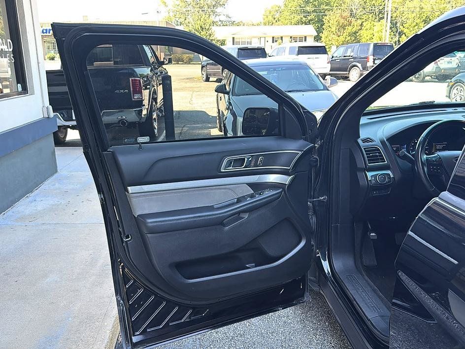Used 2017 Ford Explorer XLT w/ Equipment Group 202A FWD image 28