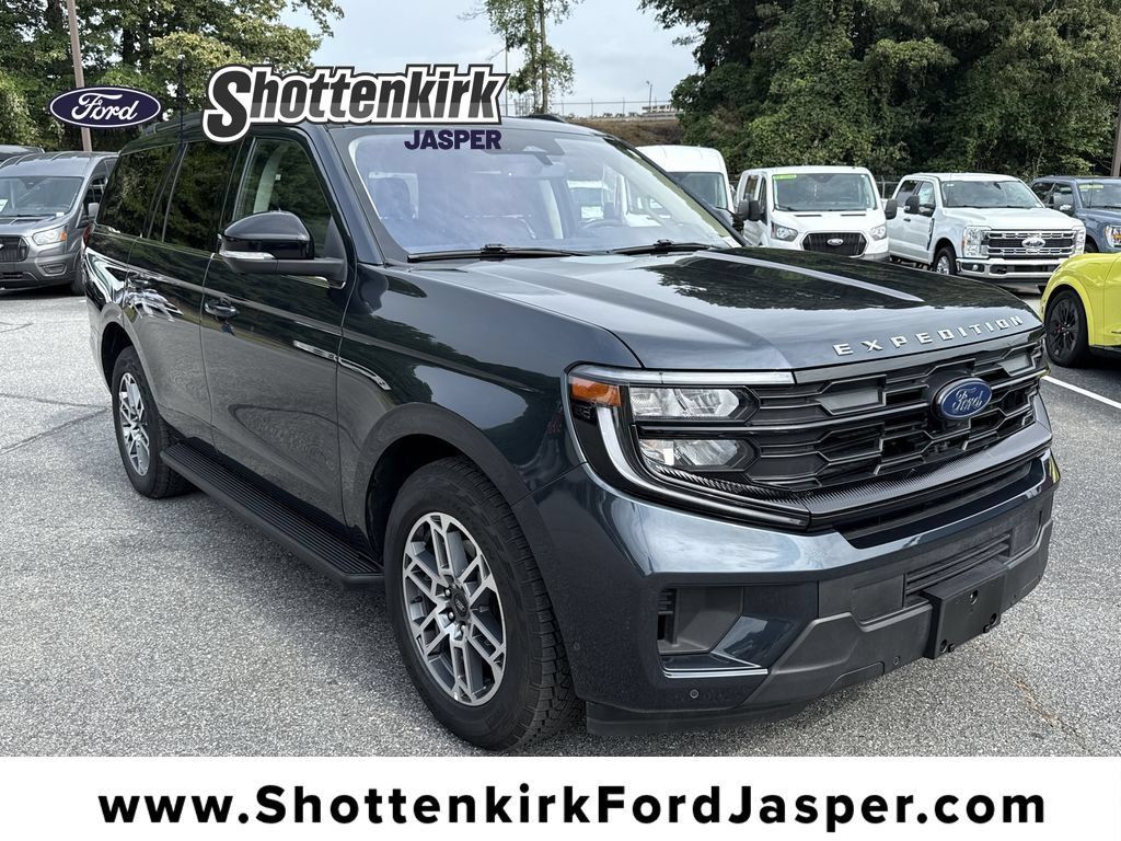 Used 2025 Ford Expedition Active AWD/4WD image 1