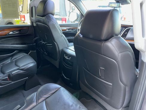 Used 2017 Cadillac Escalade ESV Premium Luxury image 27
