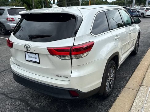 Used 2018 Toyota Highlander XLE AWD/4WD image 6