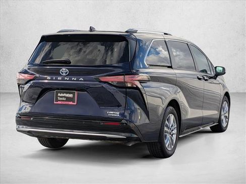 Certified 2023 Toyota Sienna Limited image 5