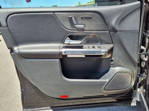 Used 2023 Mercedes-Benz GLB 250 4MATIC w/ Premium Package image 22