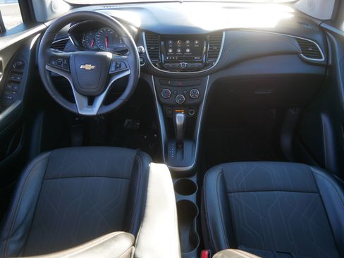 Certified 2022 Chevrolet Trax LT w/ LT Convenience Package image 10