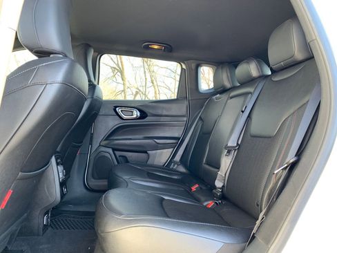 Used 2025 Jeep Compass Trailhawk image 24