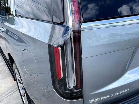 Used 2023 Cadillac Escalade Premium Luxury Platinum w/ LPO, Floor Liner Package AWD/4WD image 31