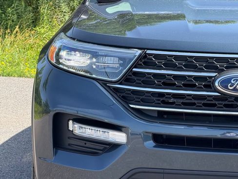Used 2022 Ford Explorer XLT w/ Equipment Group 202A AWD/4WD image 2
