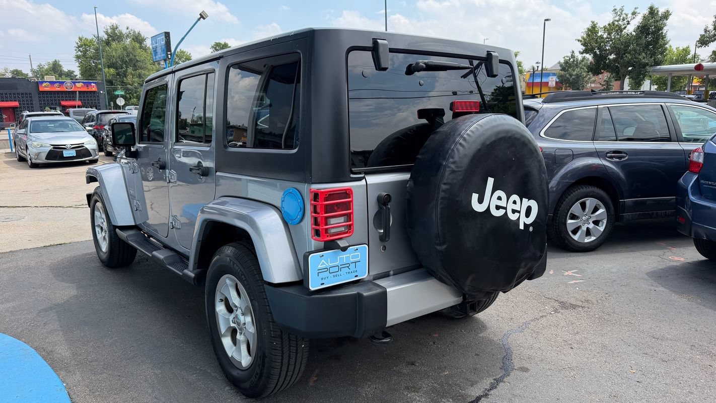 Used 2015 Jeep Wrangler Unlimited Sahara w/ Connectivity Group AWD/4WD image 3