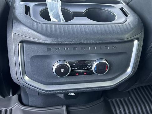 Used 2025 Ford Expedition Tremor AWD/4WD image 17