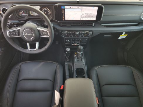 New 2026 Jeep Wrangler Unlimited Sahara AWD/4WD image 20