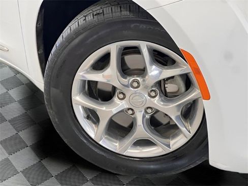 Used 2019 Chrysler Pacifica Limited image 39