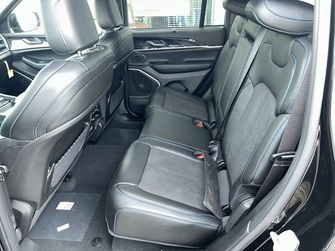 New 2024 Jeep Grand Cherokee Trailhawk w/ Luxury Tech Group III AWD/4WD image 9