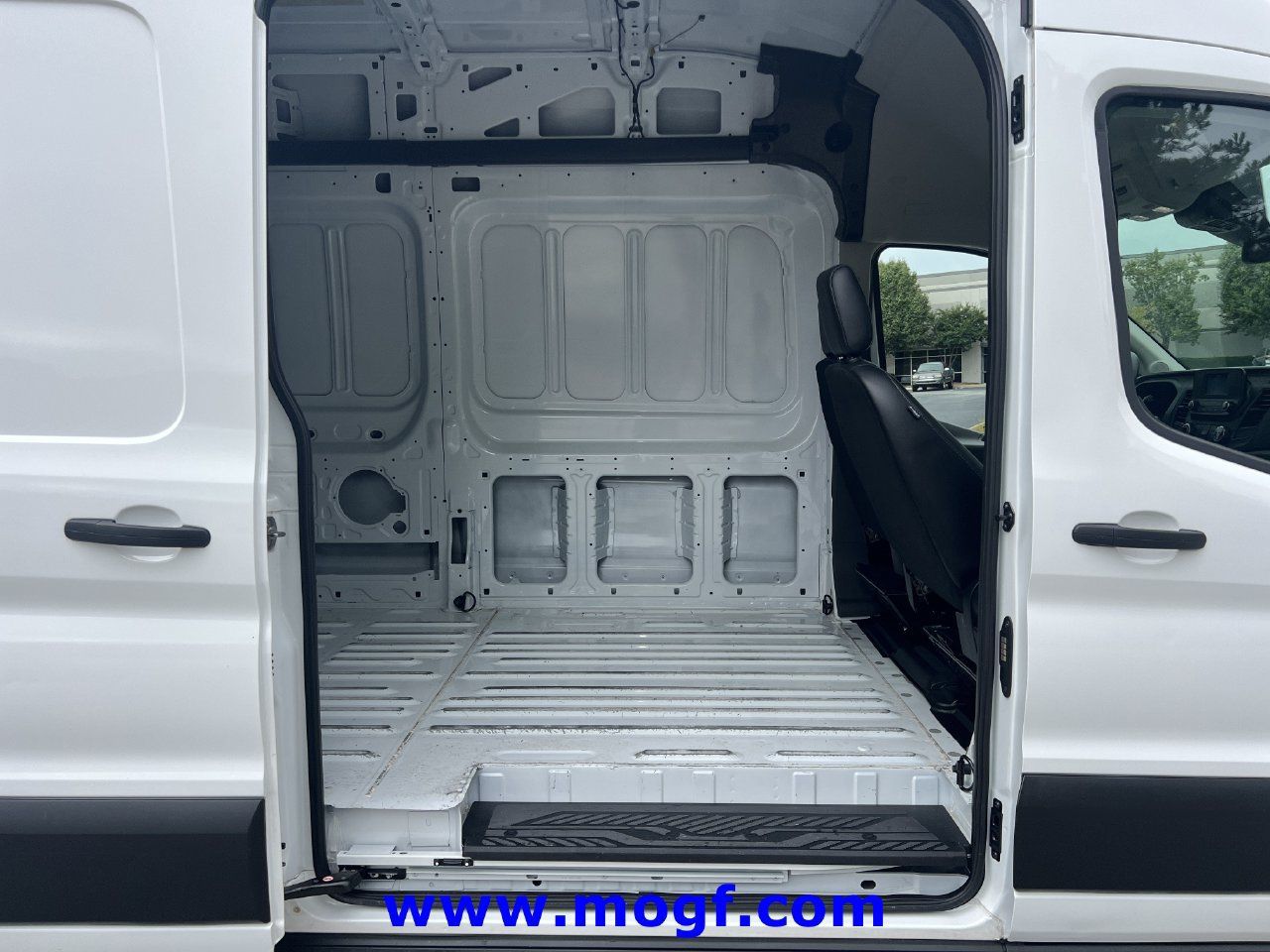 Used 2025 Ford Transit 250 148 High Roof RWD image 20