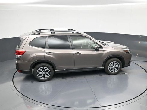 Used 2023 Subaru Forester Premium AWD/4WD image 32