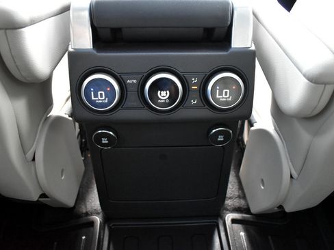 Used 2019 Land Rover Discovery HSE image 40