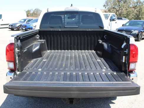 Used 2022 Toyota Tacoma SR5 RWD image 9