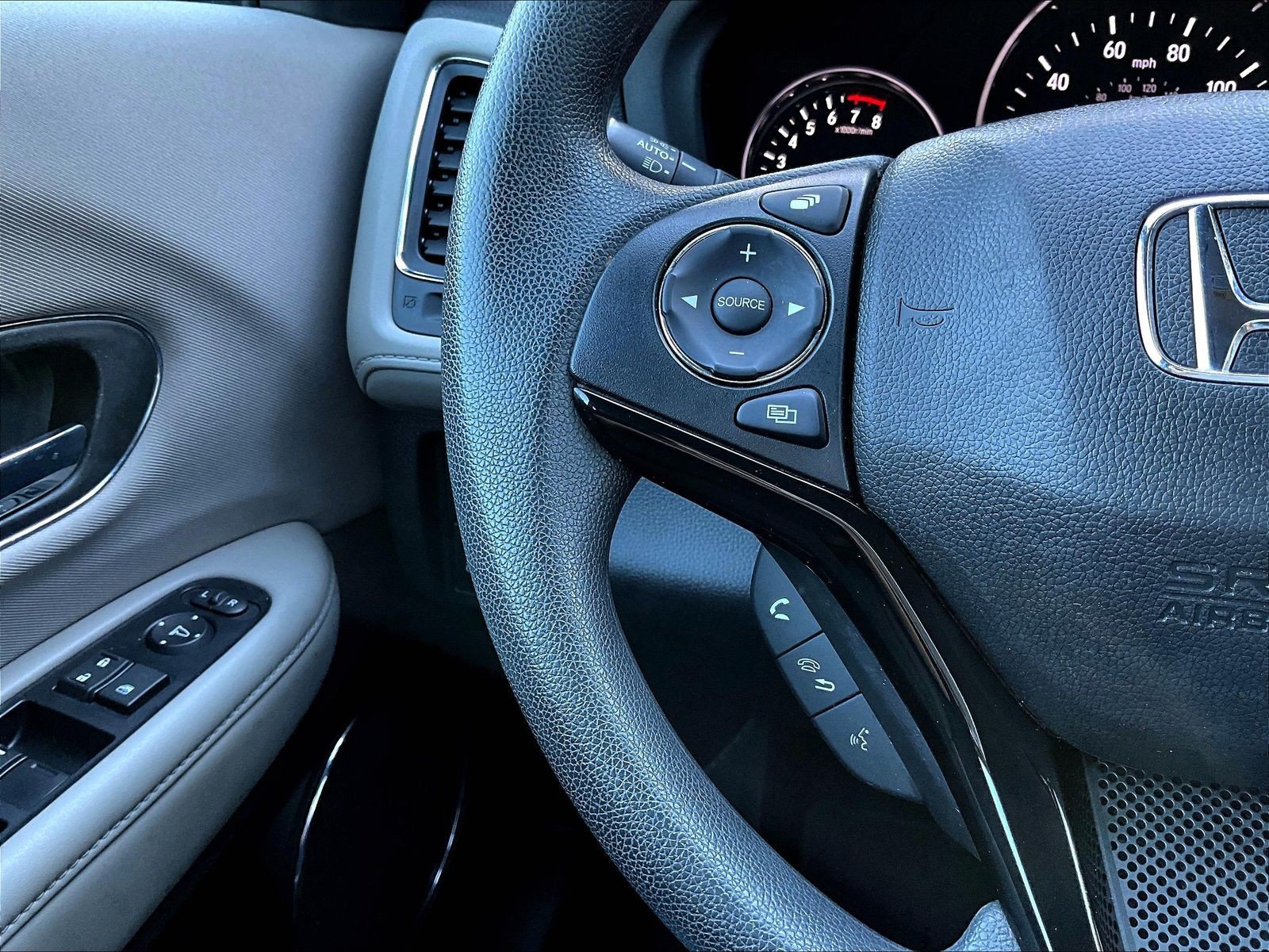 Used 2018 Honda HR-V EX image 11