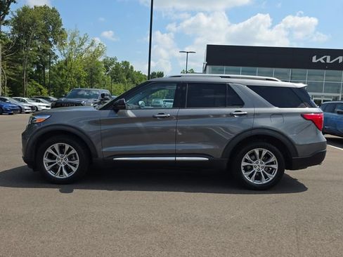 Used 2021 Ford Explorer Limited w/ Equipment Group 301A AWD/4WD image 2