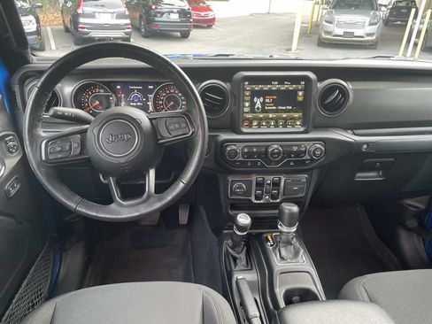 Certified 2023 Jeep Gladiator Sport AWD/4WD image 13