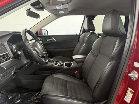 Used 2024 Mitsubishi Outlander SE AWD/4WD image 14