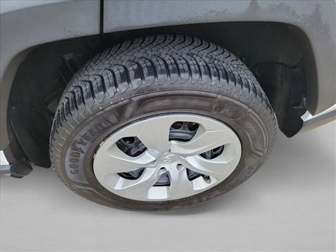 Used 2021 Toyota RAV4 LE FWD image 12
