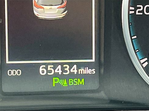 Used 2018 Toyota RAV4 Limited image 12