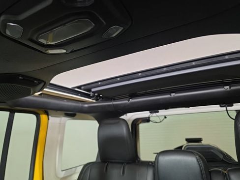 Used 2019 Jeep Wrangler Unlimited Sahara w/ Uconnect 4C Nav & Sound Group AWD/4WD image 21