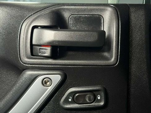 Used 2013 Jeep Wrangler Unlimited Rubicon w/ Connectivity Group AWD/4WD image 26