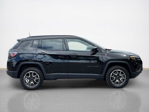 Used 2025 Jeep Compass Trailhawk w/ Trailhawk Elite Group image 8