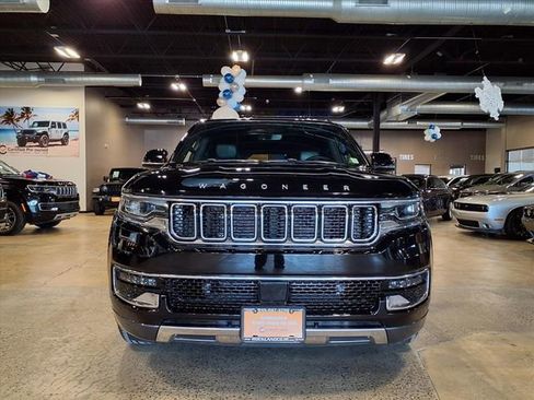 Used 2022 Jeep Wagoneer Series III w/ Flexible Seating Group image 3