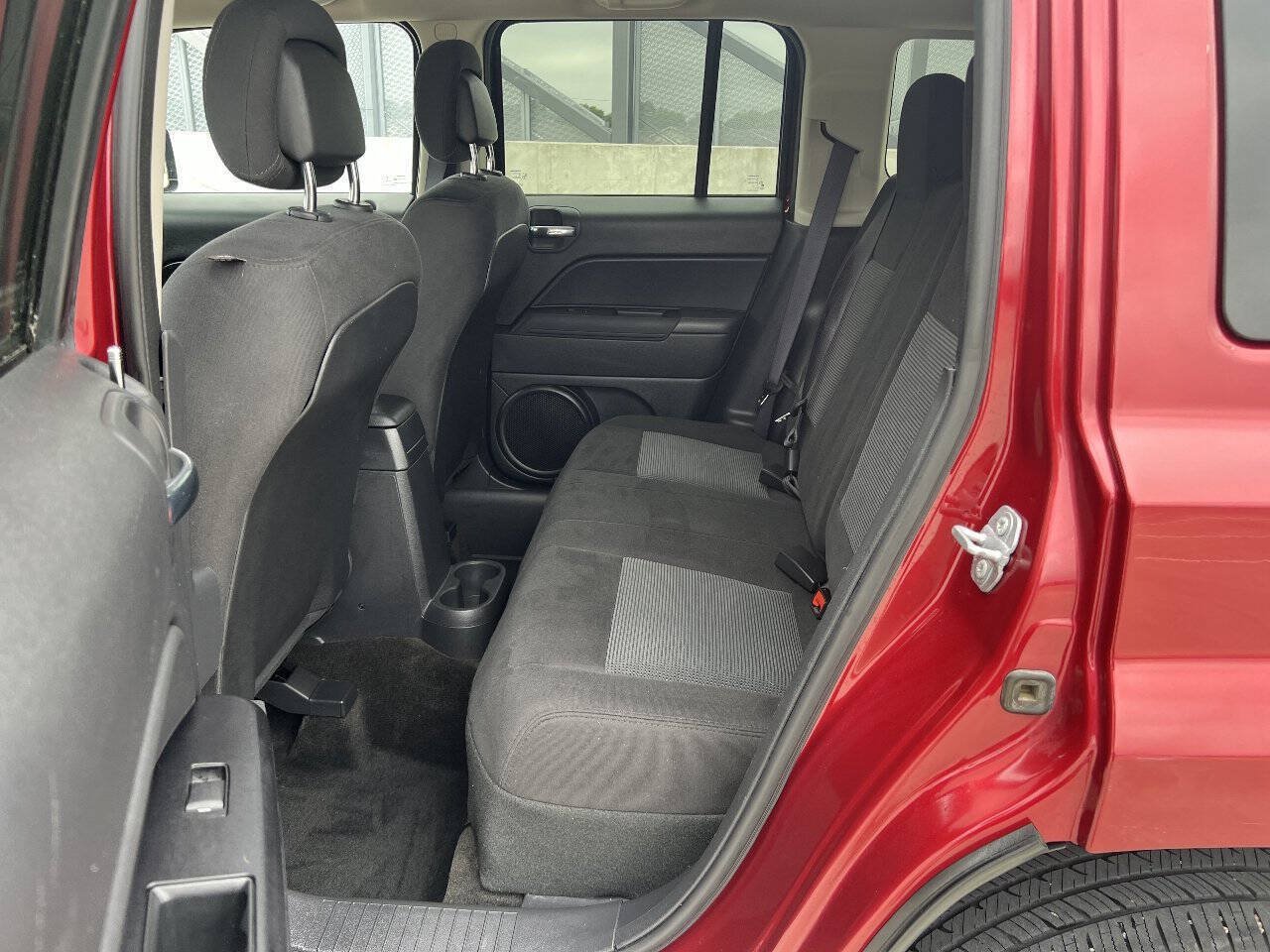 Used 2016 Jeep Patriot Latitude AWD/4WD image 13