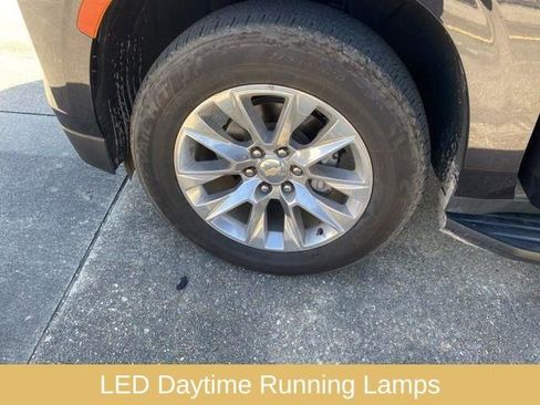 Used 2023 Chevrolet Suburban Premier image 21