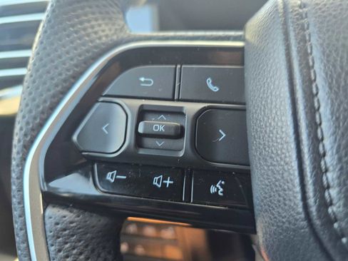 Used 2025 Toyota Sequoia Platinum AWD/4WD image 36