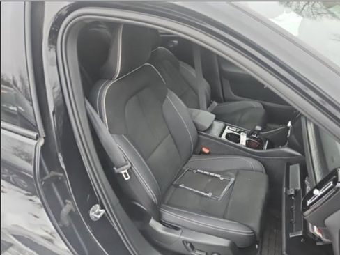 Certified 2023 Volvo XC40 B5 Plus w/ Climate Package image 10