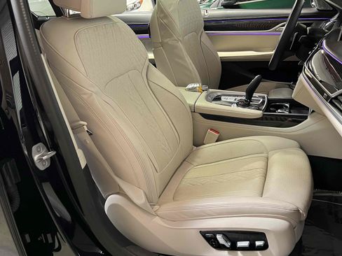 Used 2021 BMW 750i xDrive w/ Executive Package AWD/4WD image 36