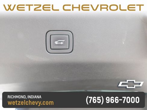 Used 2023 Chevrolet Suburban Premier w/ Advanced Technology Package AWD/4WD image 28