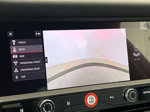 Certified 2025 Porsche Macan AWD/4WD image 15