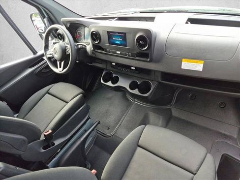 Used 2024 Mercedes-Benz Sprinter 2500 image 17