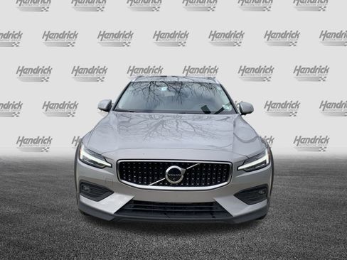 Used 2025 Volvo V60 B5 Cross Country Plus image 3