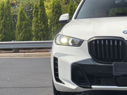 Used 2024 BMW X5 xDrive40i w/ M Sport Package AWD/4WD image 18