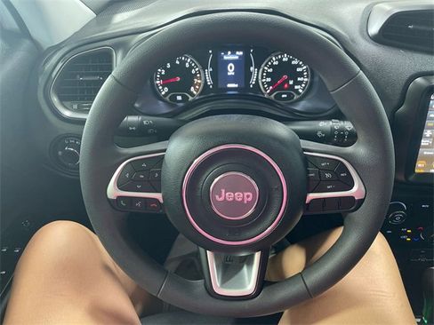 Certified 2023 Jeep Renegade Latitude image 14