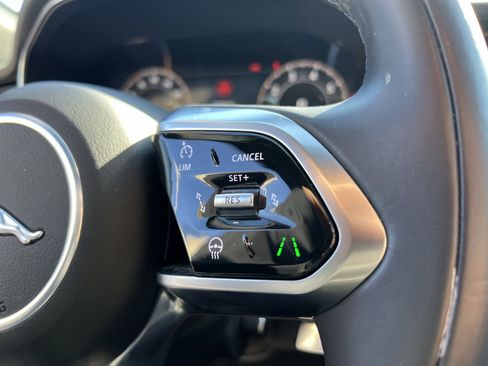 Certified 2025 Jaguar F-PACE R-Dynamic S image 22